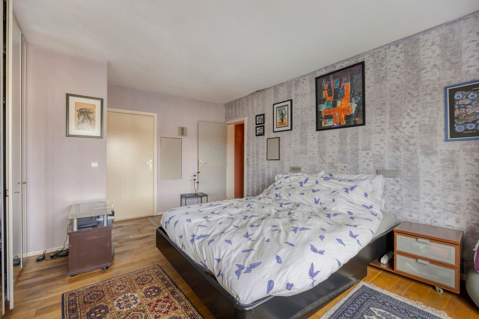 Ruim 3-slaapkamerappartement met garage  foto 12