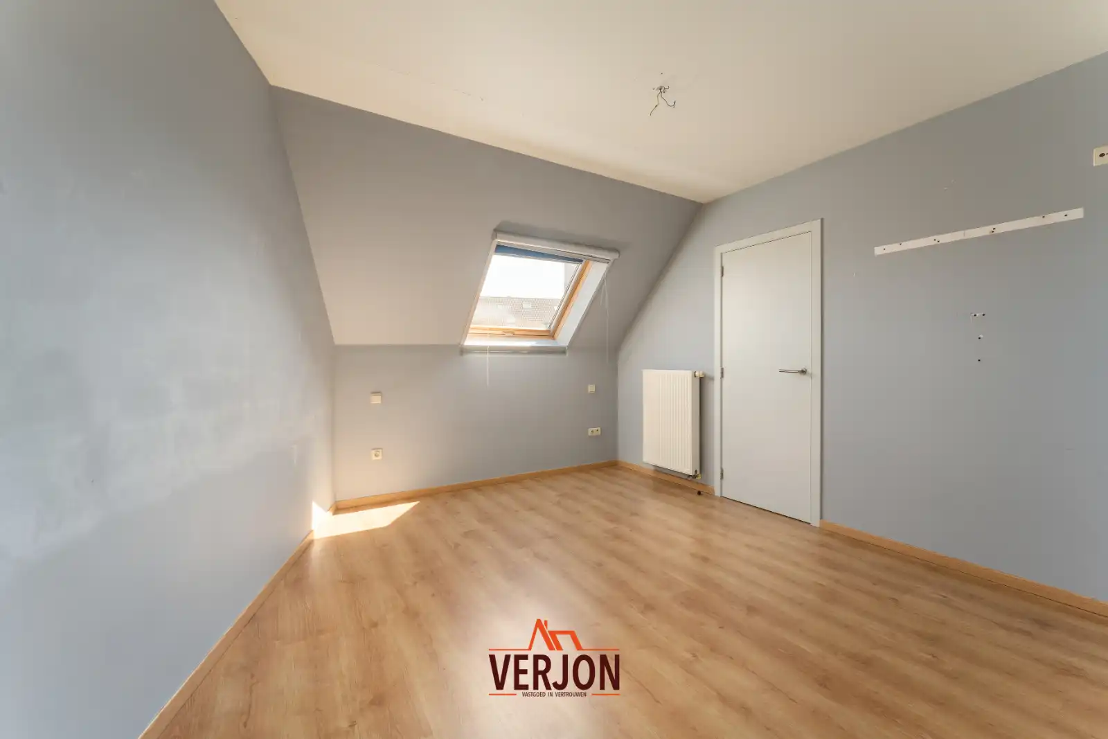 Ruim duplexappartement met 3 slaapkamers, garage en zonnig terras in het centrum van Lichtervelde! foto 15