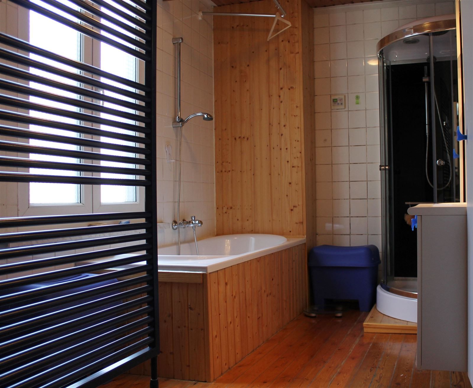 Sfeervolle 4 slpk woning met koer en terras + P foto 10