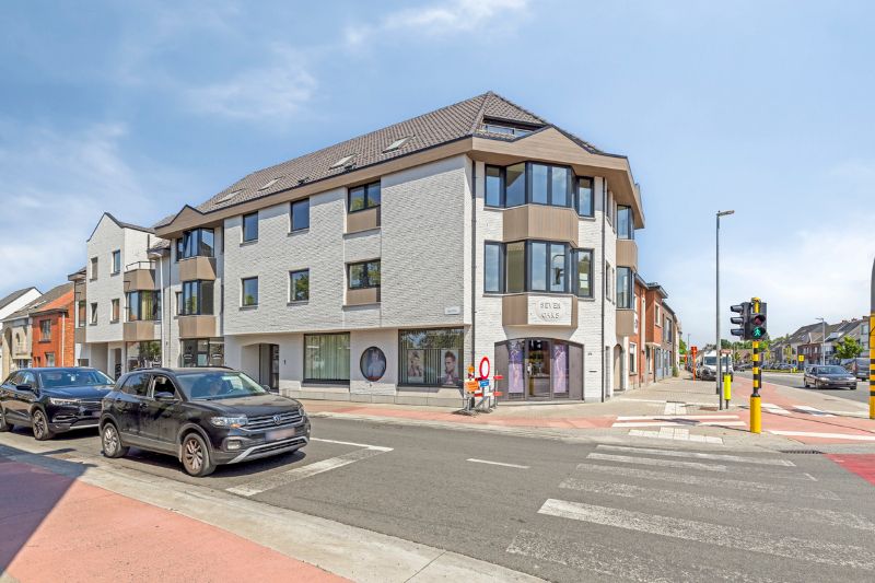 Stijlvol appartement te koop in hartje Zeveneken! foto 14