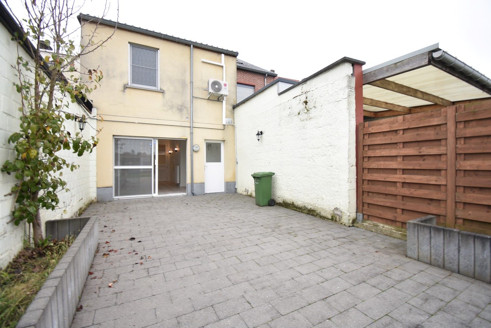 Knap gerenoveerde rijwoning met drie slaapkamers en onderhoudsvriendelijke tuin in centrum Sint-Truiden foto 19