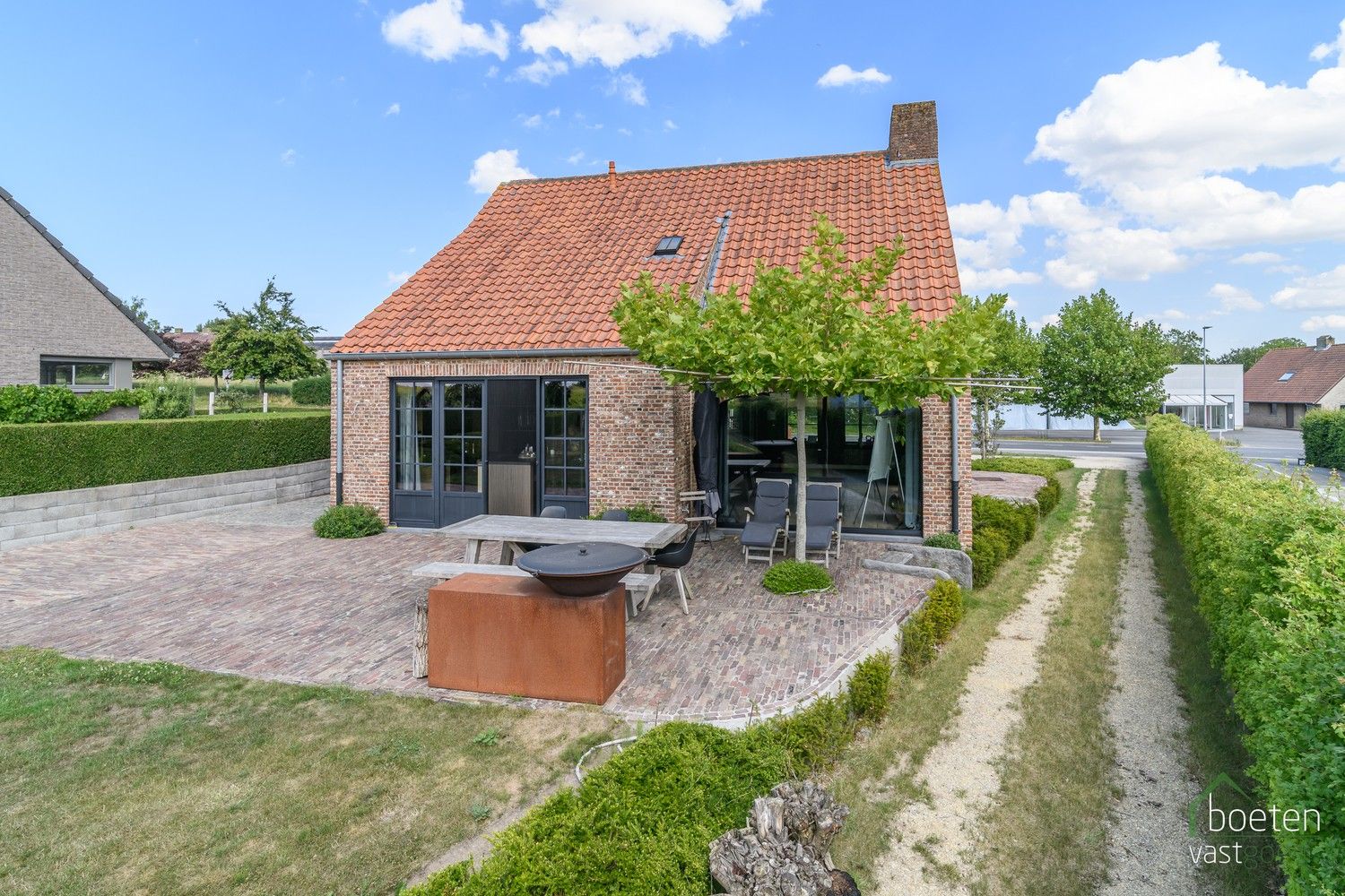 Beveren aan de IJzer: Karaktervol en rustiek landhuis met 4 slpks, warm & sfeervol interieur en ruime tuin op 13a 65ca totale grondopp. foto 21