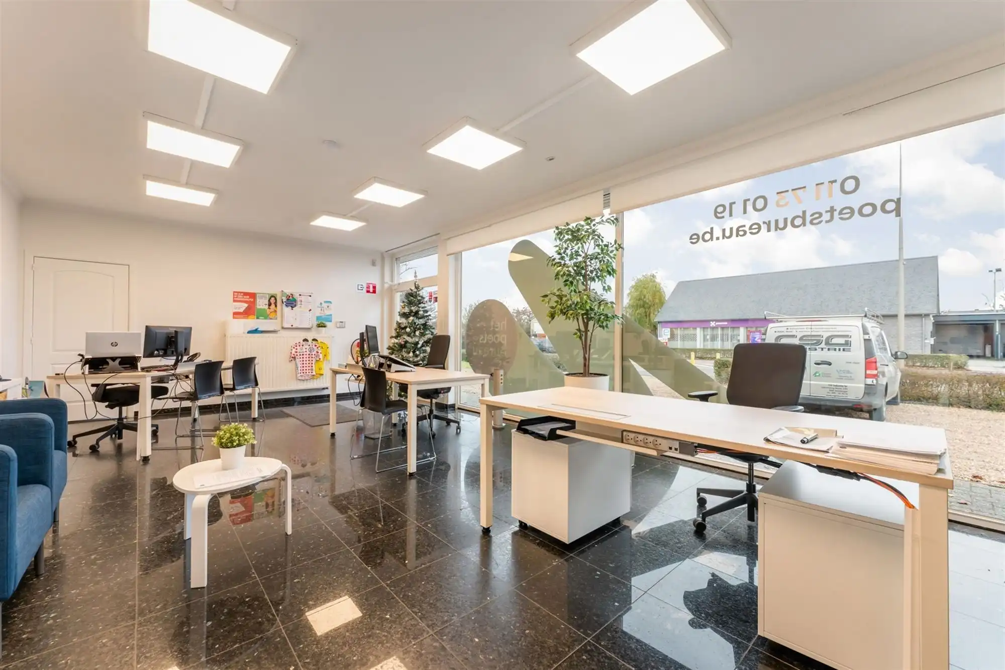 HANDELSPAND MET GOEDE VISIBILITEIT EN RUIME PARKING MET BOVENLIGGEND APPARTEMENT IN HEUSDEN-ZOLDER foto 2