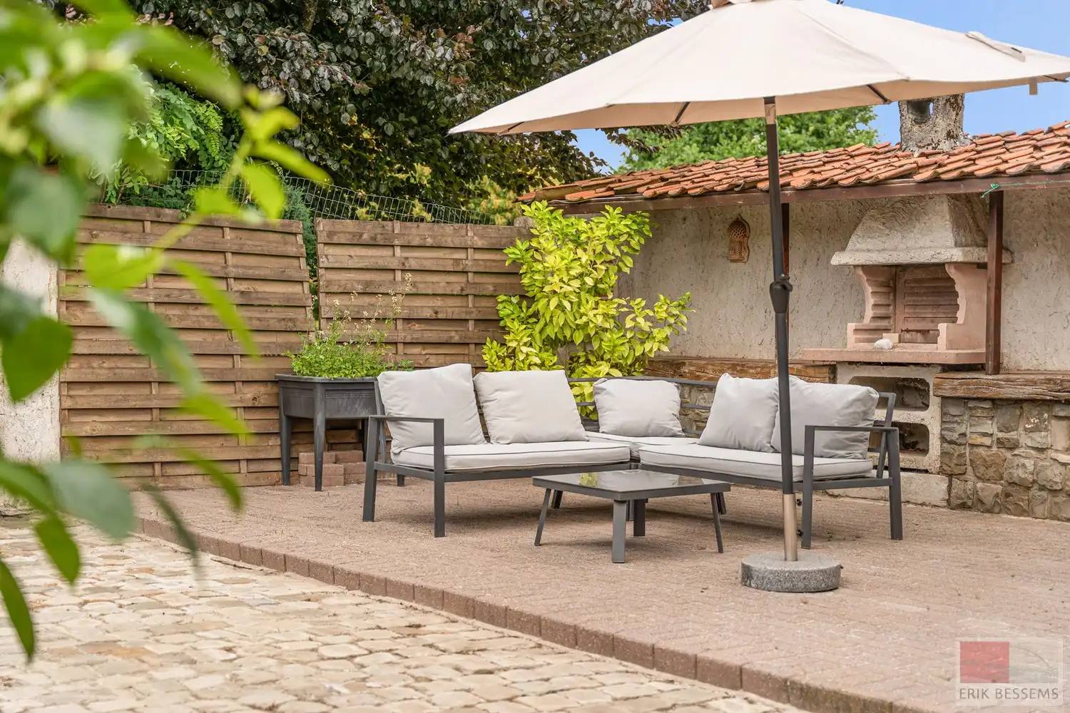 Gedeeltelijk gerenoveerde (vierkants)hoeve, met een potentieel woonoppervlakte van 547m² gelegen op een perceel van 1366m². foto 27