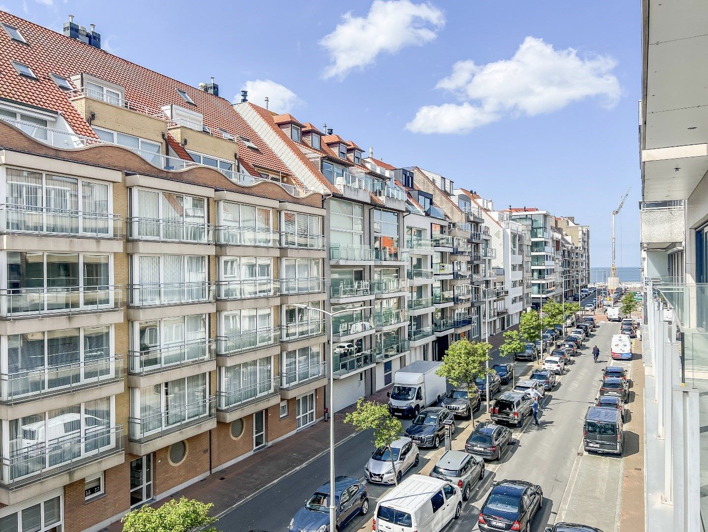 Zeer recent gemeubeld  en zonnig  app. met ZEEZICHT  vlakbij  het Rubensplein. Mgl. tot huren van een parking vlakbij. foto 9