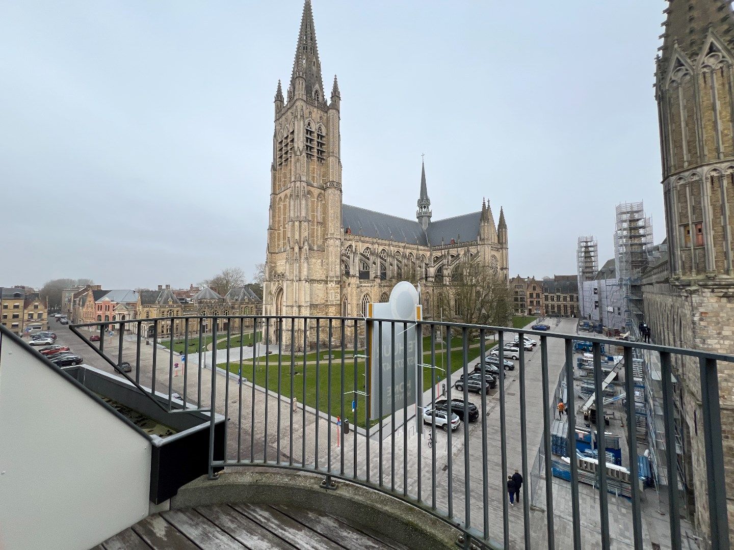 Luxe-appartement met fantastisch zicht en 3 terrassen in hartje Ieper foto 9