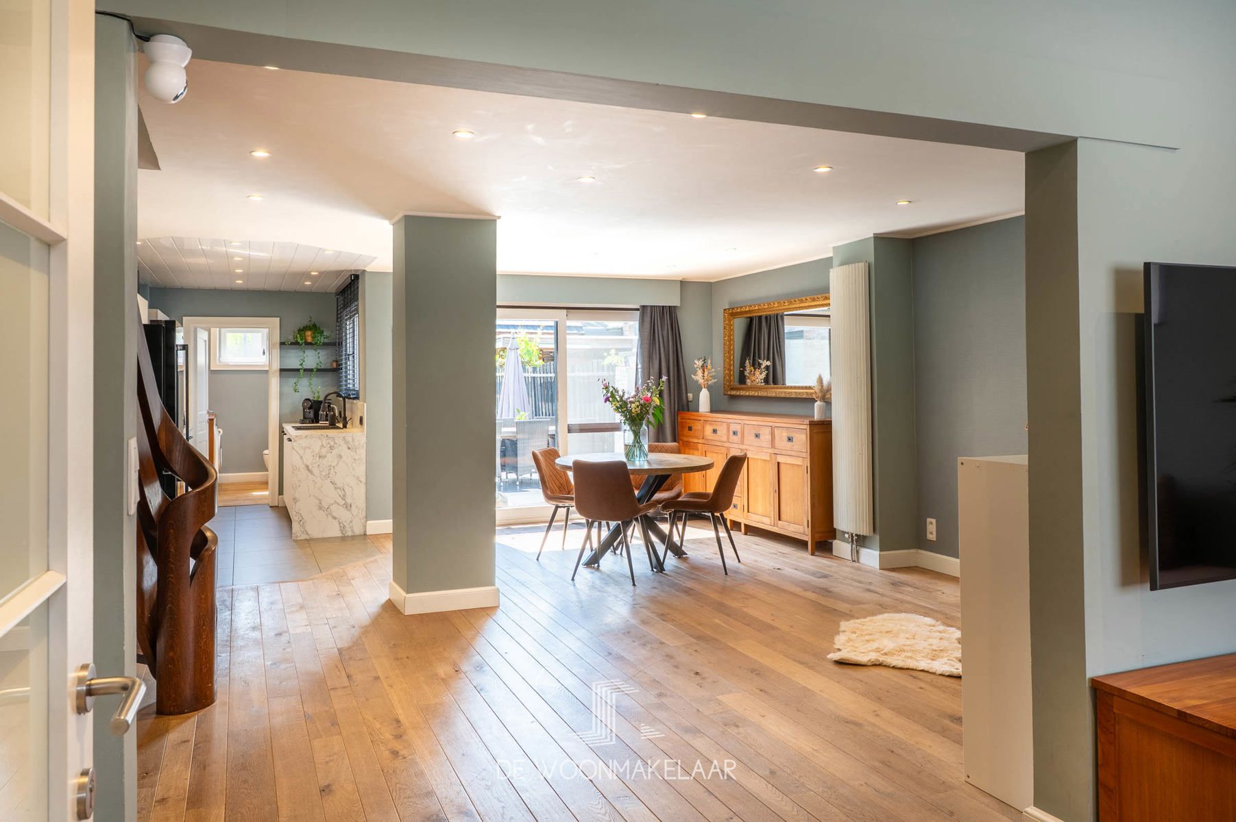 Stijlvolle woning met 3 SLK's, tuin en oprit nabij Boom park foto 2