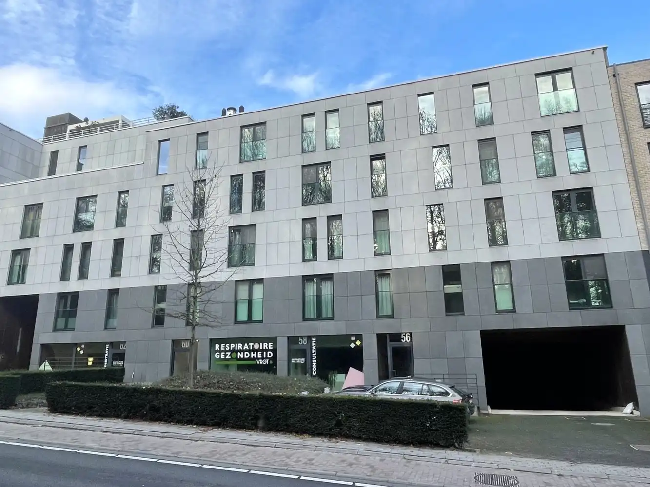 Instapklaar appartement met groot terras en inpandige parking foto 2