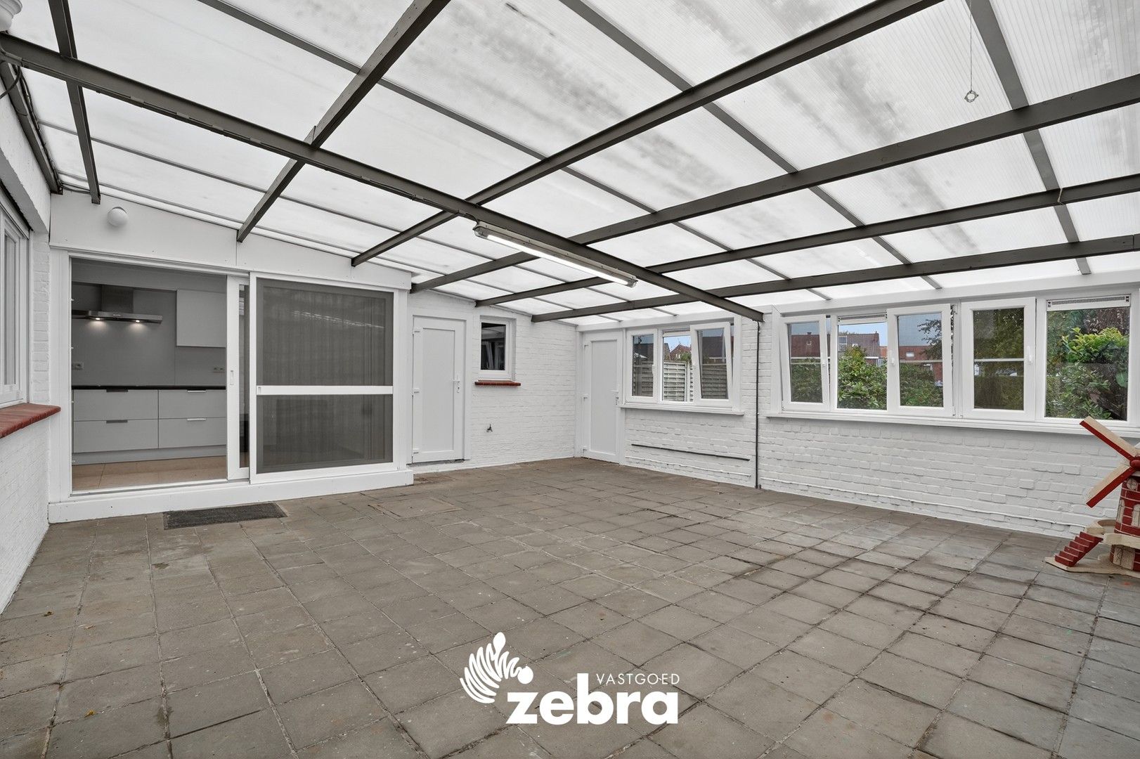 Gerenoveerde woning met 3 slaapkamers en uitweg te Roeselare! foto 12