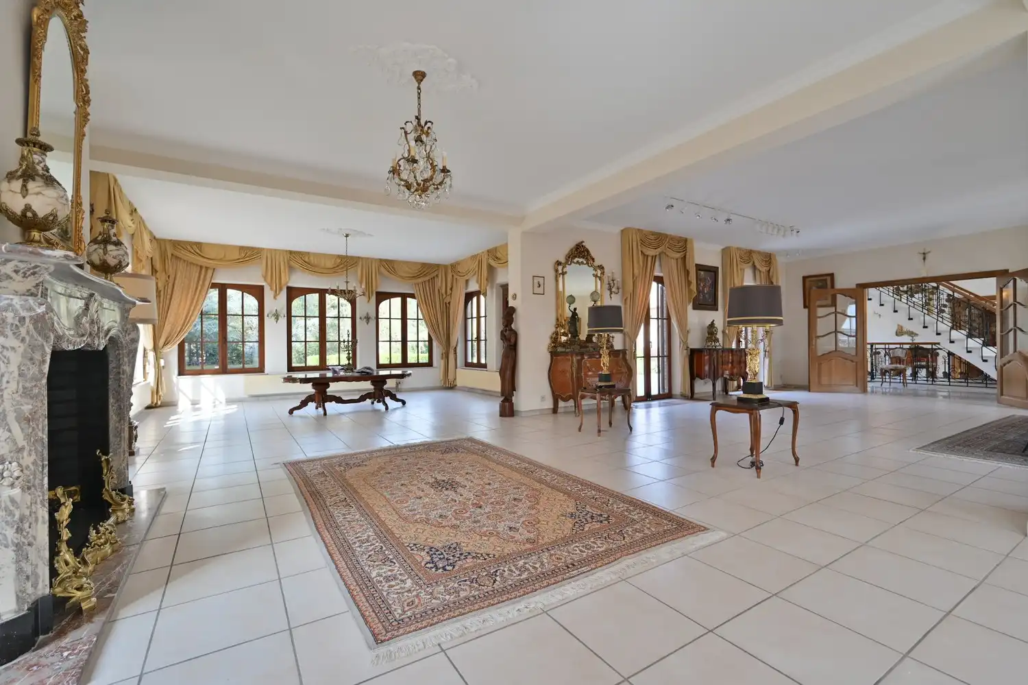 Magnifieke kasteelvilla met binnenzwembad, uniek gelegen in villawijk “Goudkust”, omringd door natuur, rust en optimale privacy foto 11