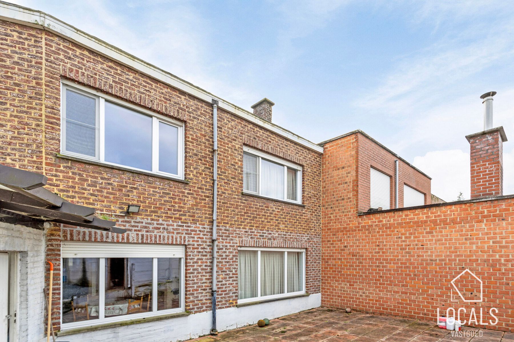 Woning met ruime tuin, 2 garages en 3 slaapkamers  foto 23