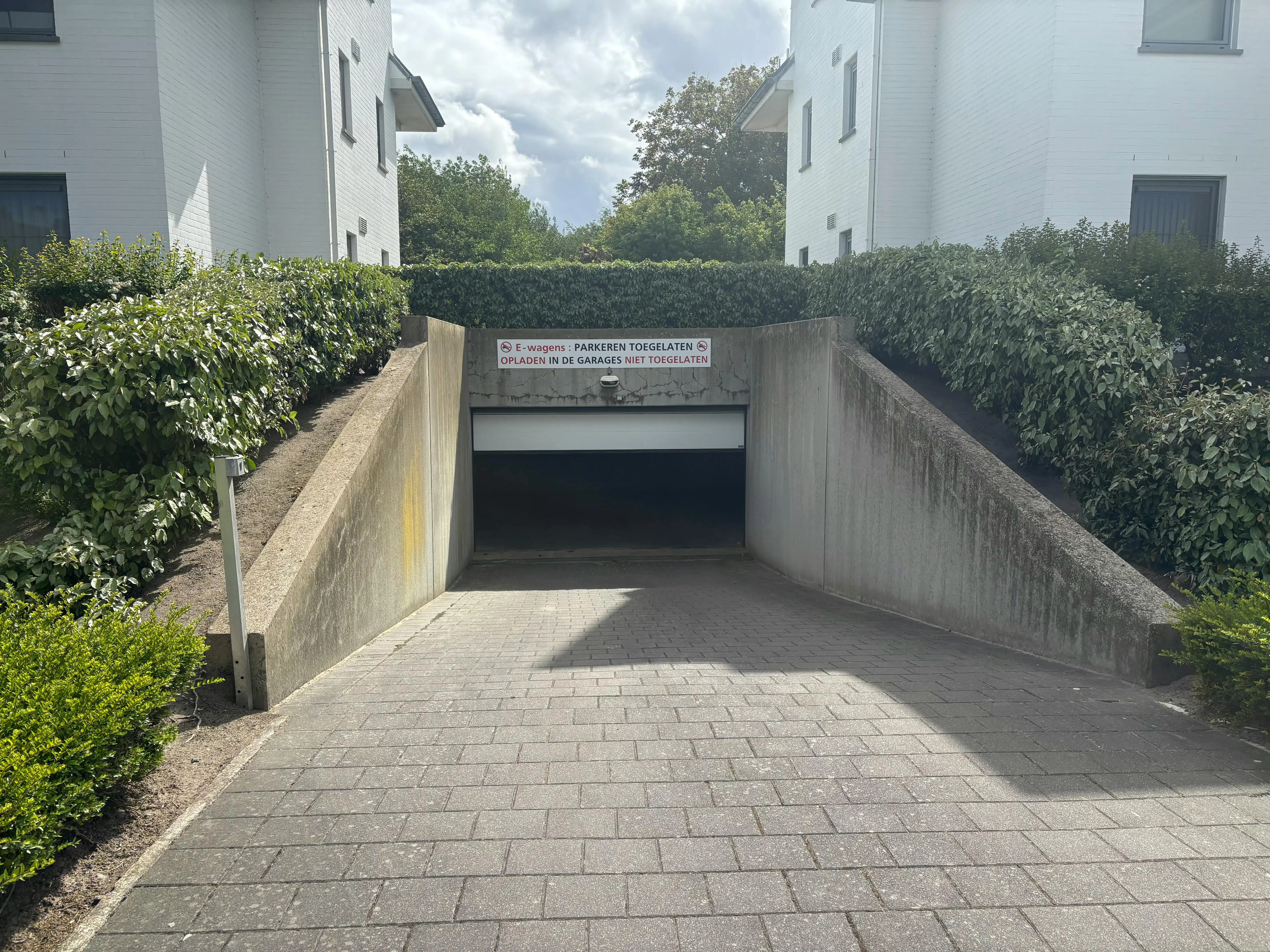 Ruime garagebox te koop te Warande foto 6