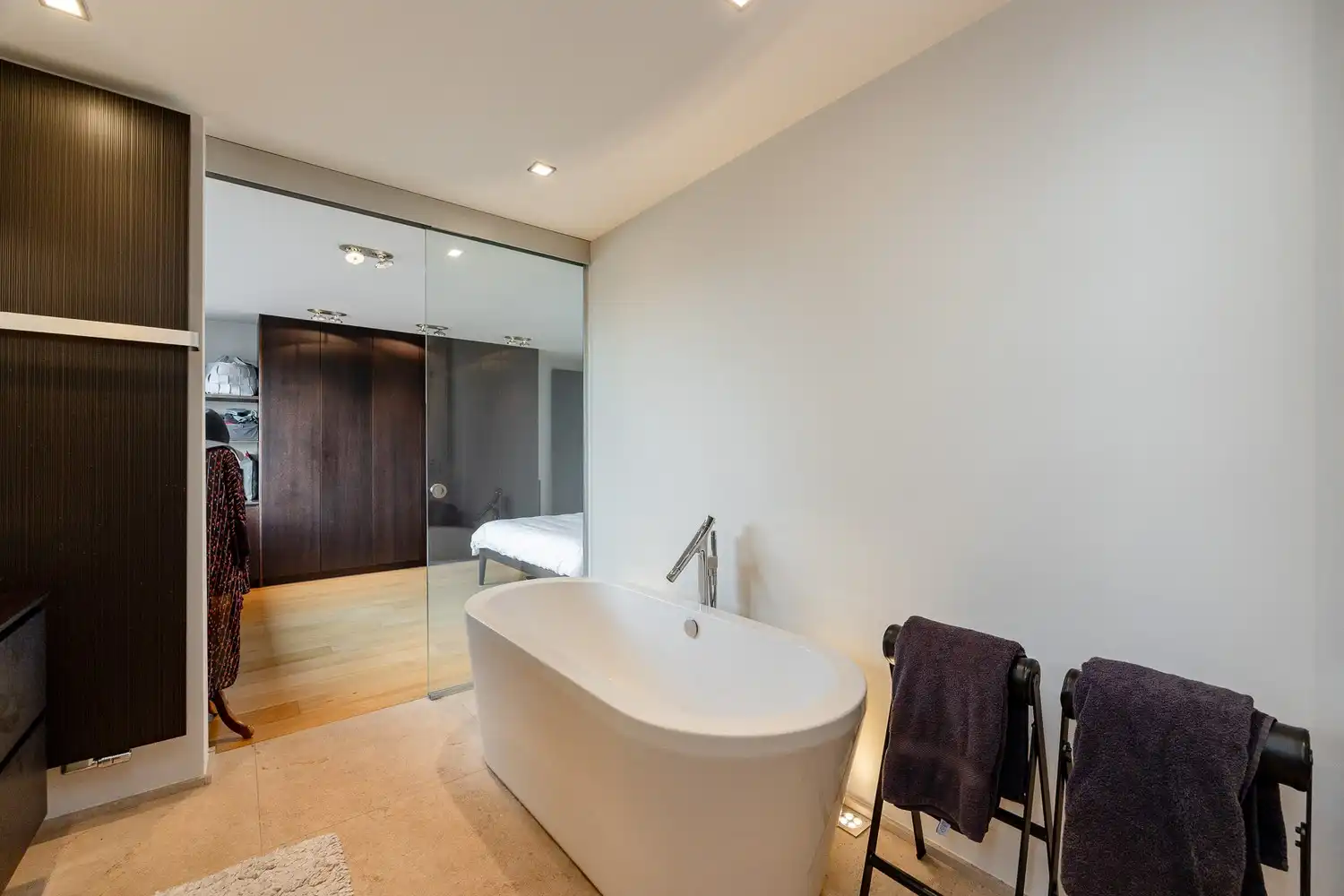 Fantastische energiezuinige penthouse (EPC B!) aan de Nationale Bank met 2 slaapkamers en 2 badkamers, zalig terras 20m², ruime kelder en 2 optionele garages foto 32