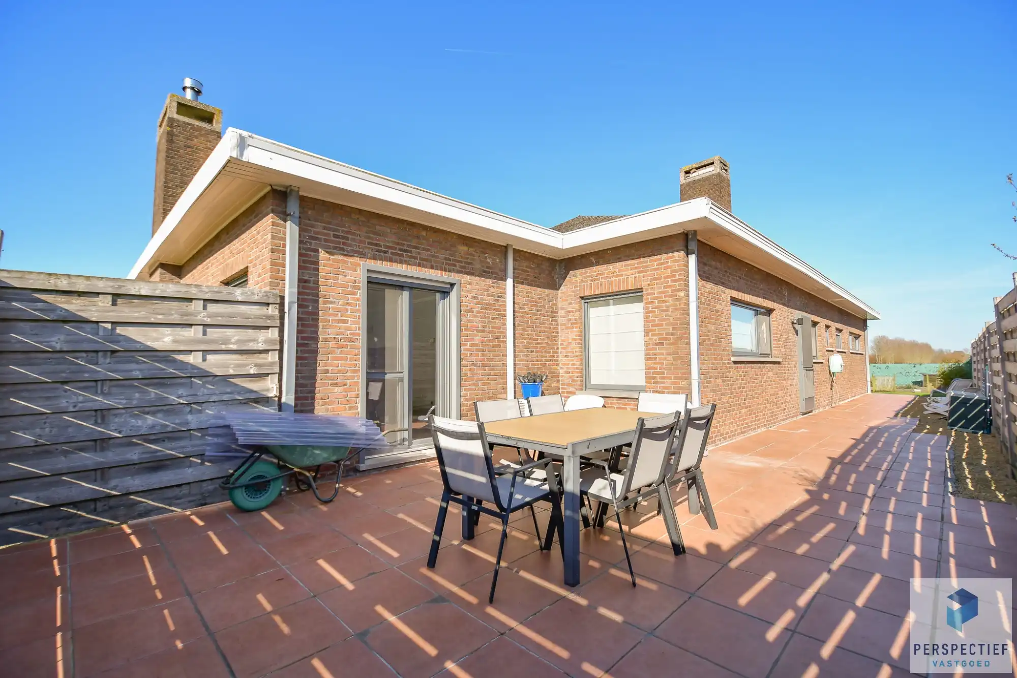 BEZOEKMOMENT WOENSDAG 25/03 VAN 16U TOT 18U | UITSTEKEND GELEGEN GELIJKVLOERSE WONING met 4 slaapkamers en tuin foto 2