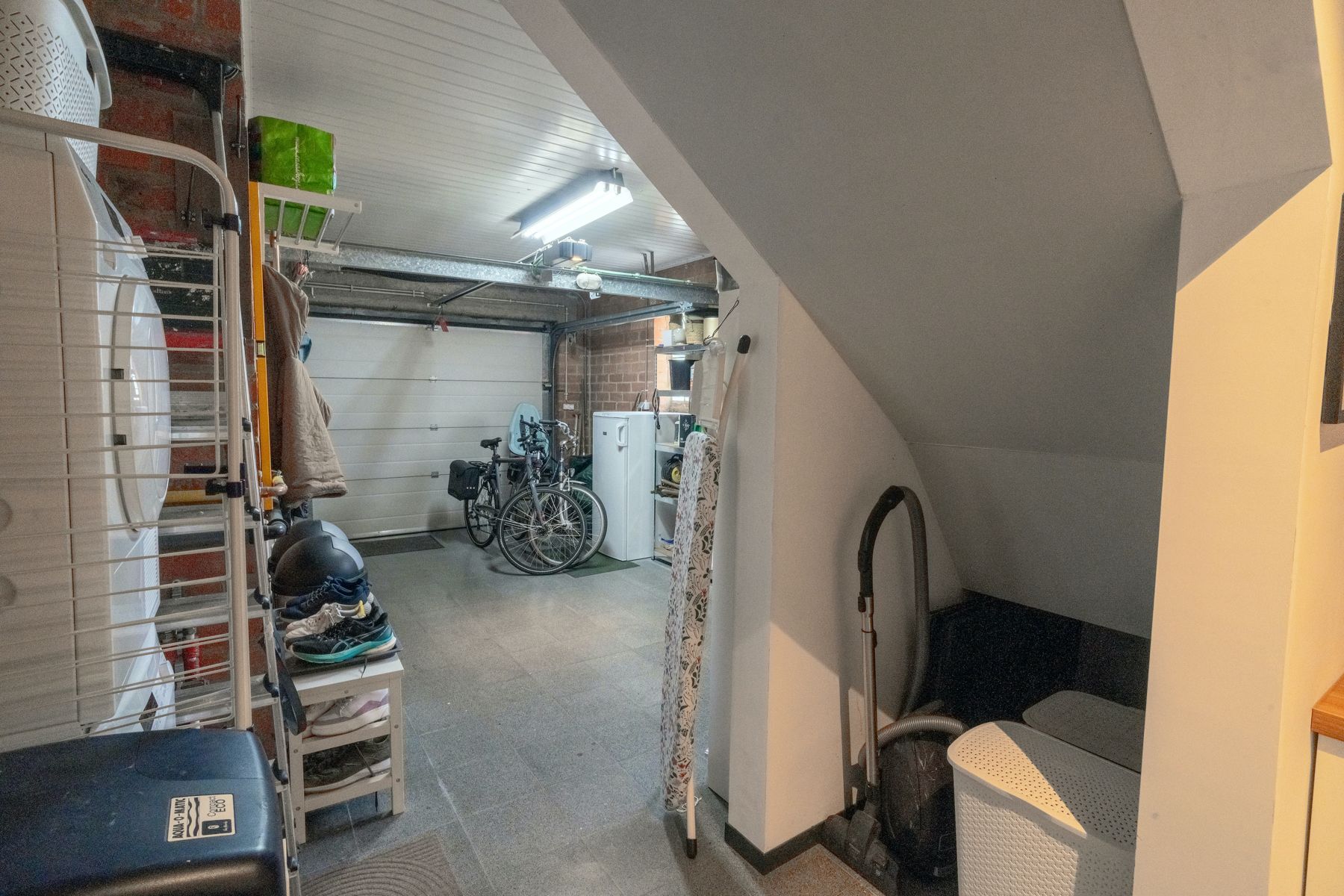 Instapklare en gerenoveerde villa met 3/4 slps en bureau foto 35