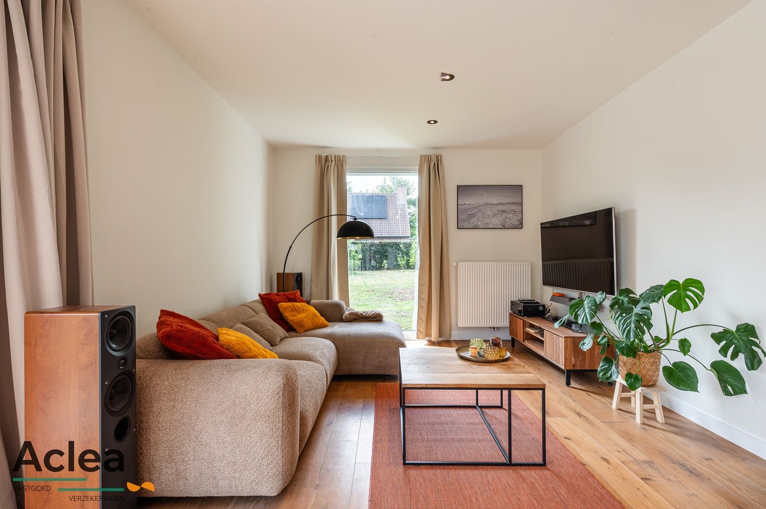 Stijlvolle, ruime woonst op een mooi perceel foto 7