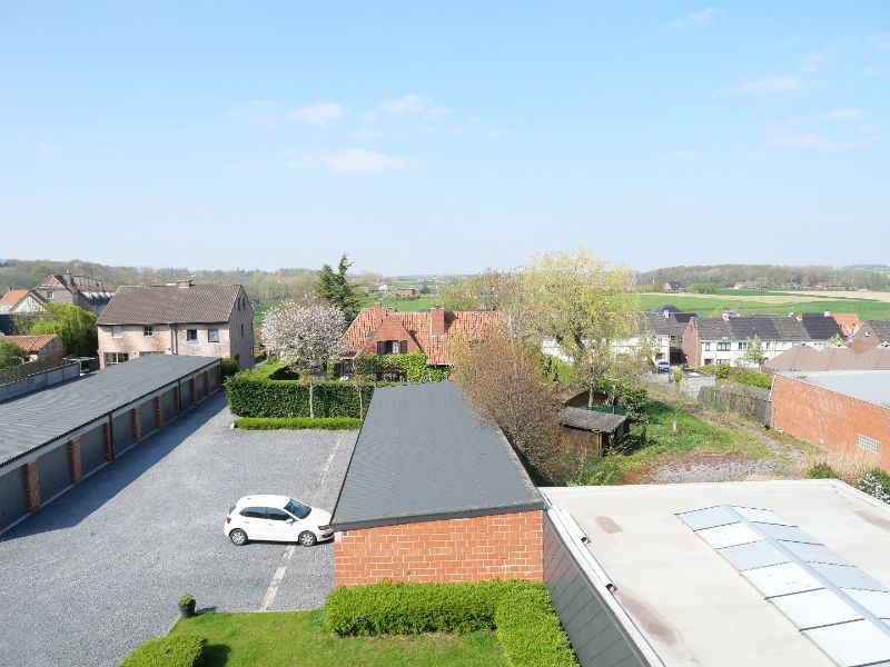 Dakappartement met 2 slaapkamers, groot terras en garage te huur in Tiegem foto 7
