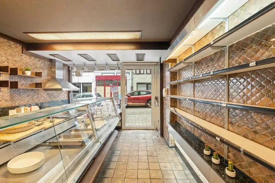 Charmant handelshuis op toplocatie in het hart van de Tongerse winkelstraat foto 19