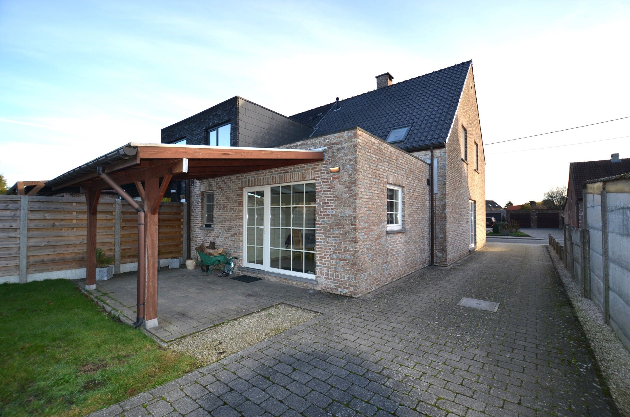 Leuke halfopen bebouwing met drie slaapkamers foto 25