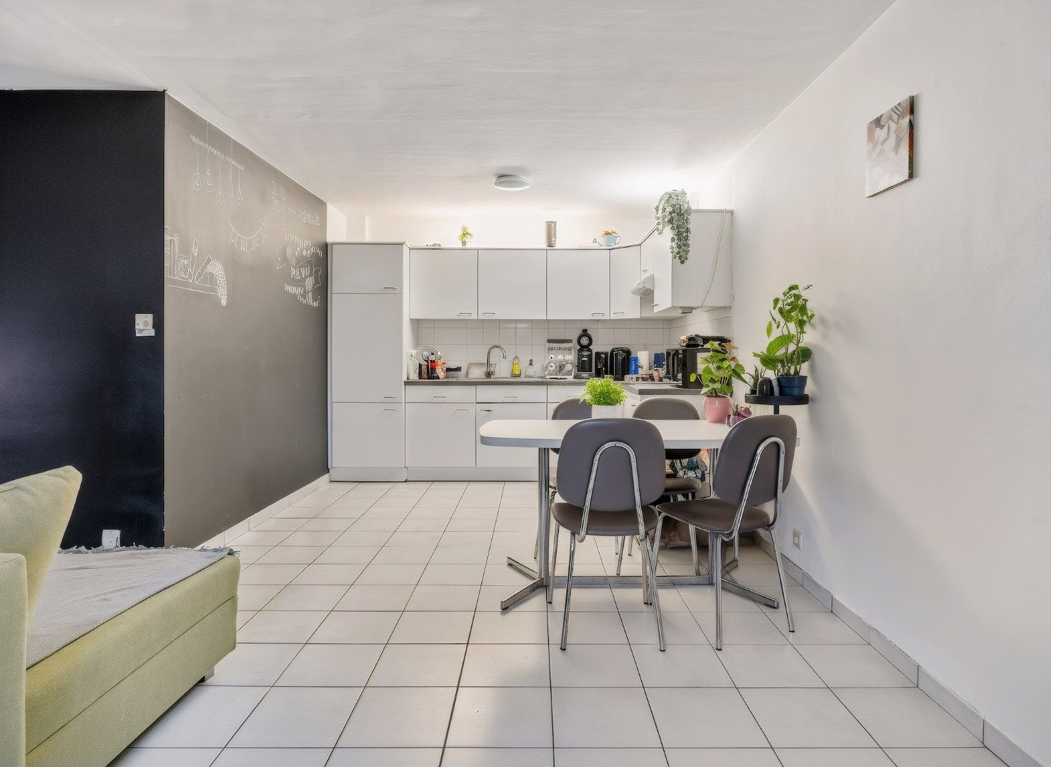 Uitstekend gelegen BETAALBAAR appartement te Lummen MET GARAGE foto 2