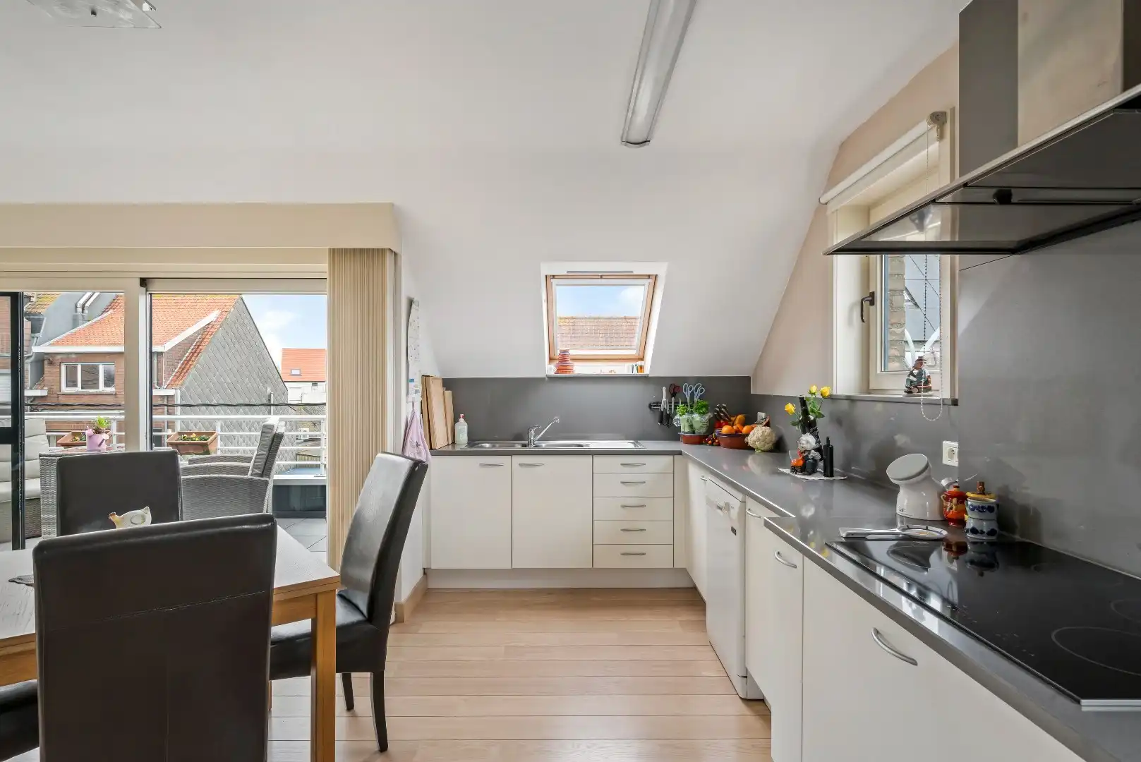 Prachtig appartement met 2 slaapkamers en ruim terras. foto 11