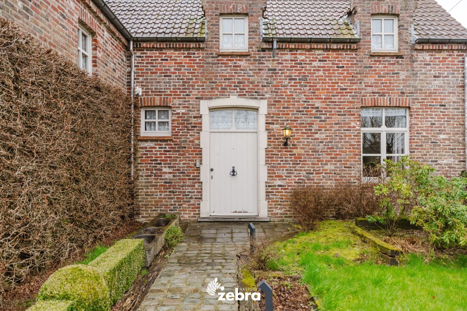 Prachtige charmante villa op een toplocatie te Rumbeke! foto {{pictureIndex}}