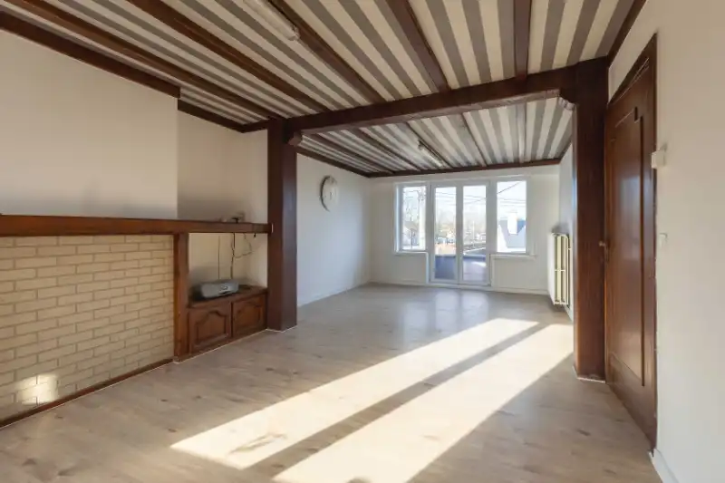 Roeselare. Opbrengsteigendom van 2 verhuurde appartementen en 1 aparte loods centraal tussen Rumbeke en Roeselare gelegen. Prijs bespreekbaar. foto 3