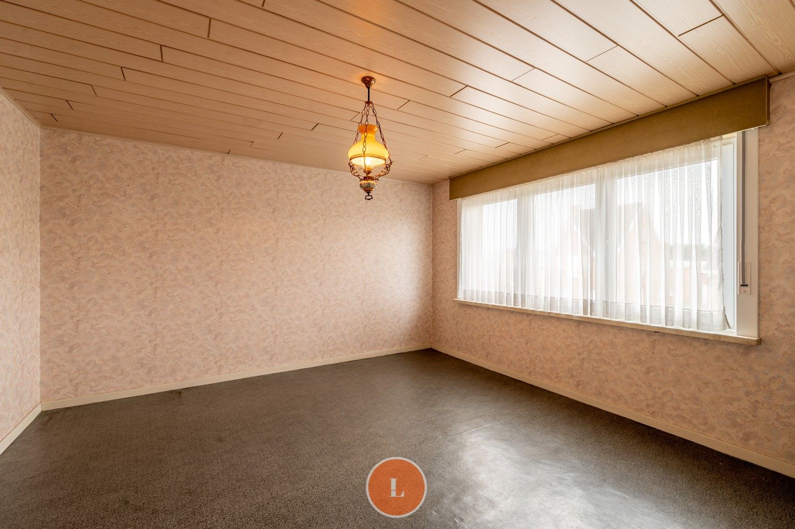 Te renoveren halfopen woning met 3 slaapkamers en 2 garages te Izegem! foto 8