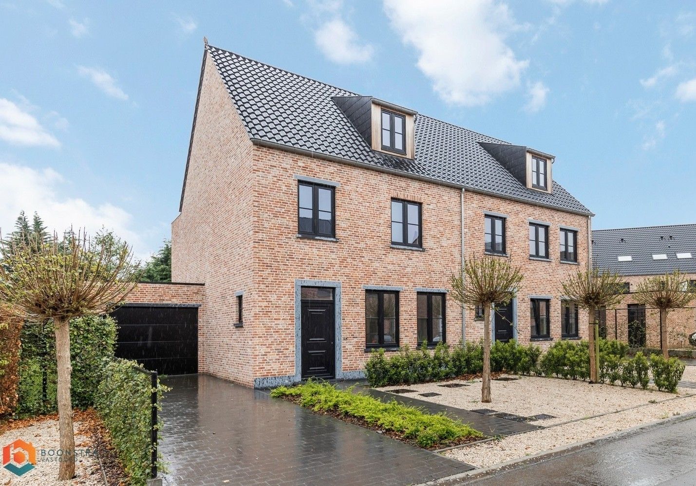 Energiezuinige nieuwbouwwoning met 4 slpkrs en tuin foto {{pictureIndex}}