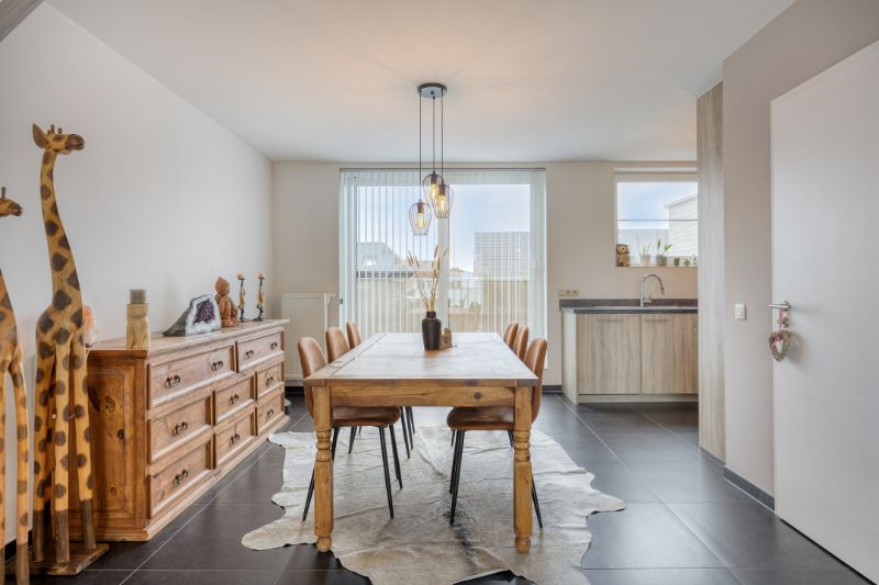 Lichtrijke duplex met 3 slaapkamers en garage. foto 4