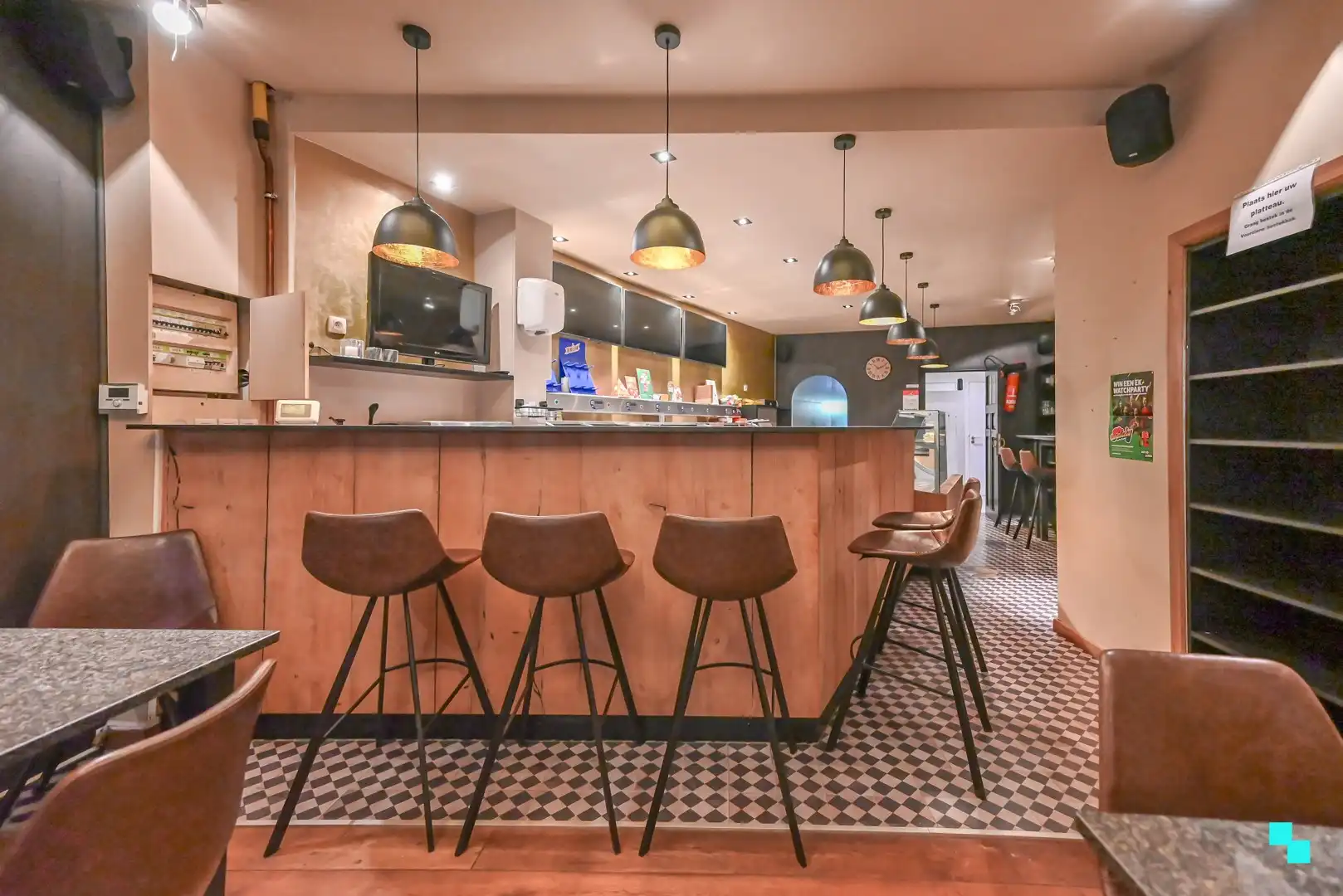 Uiterst commercieel gelegen handelspand foto 10