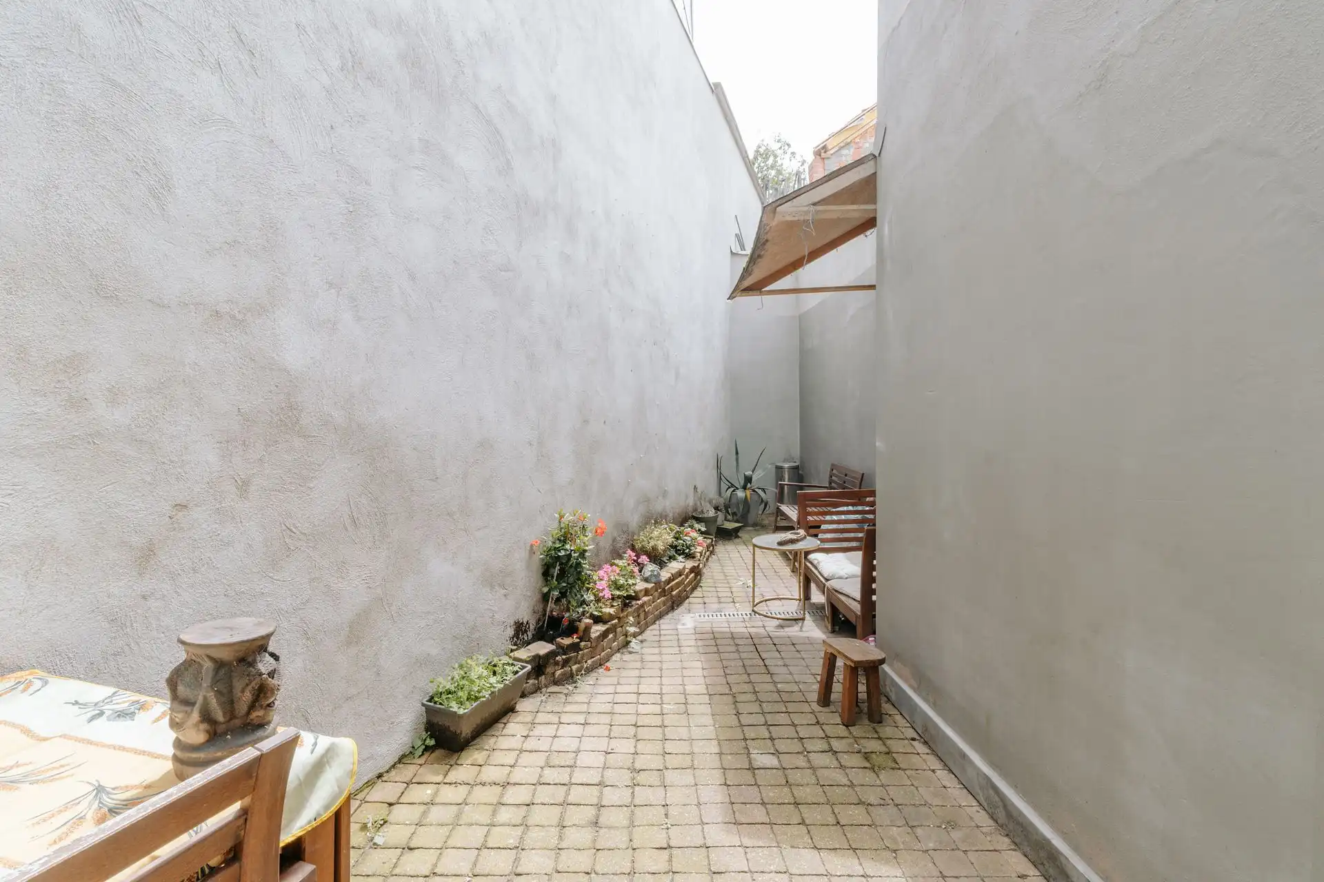 Te renoveren woning met 3 slaapkamers en koer foto 2