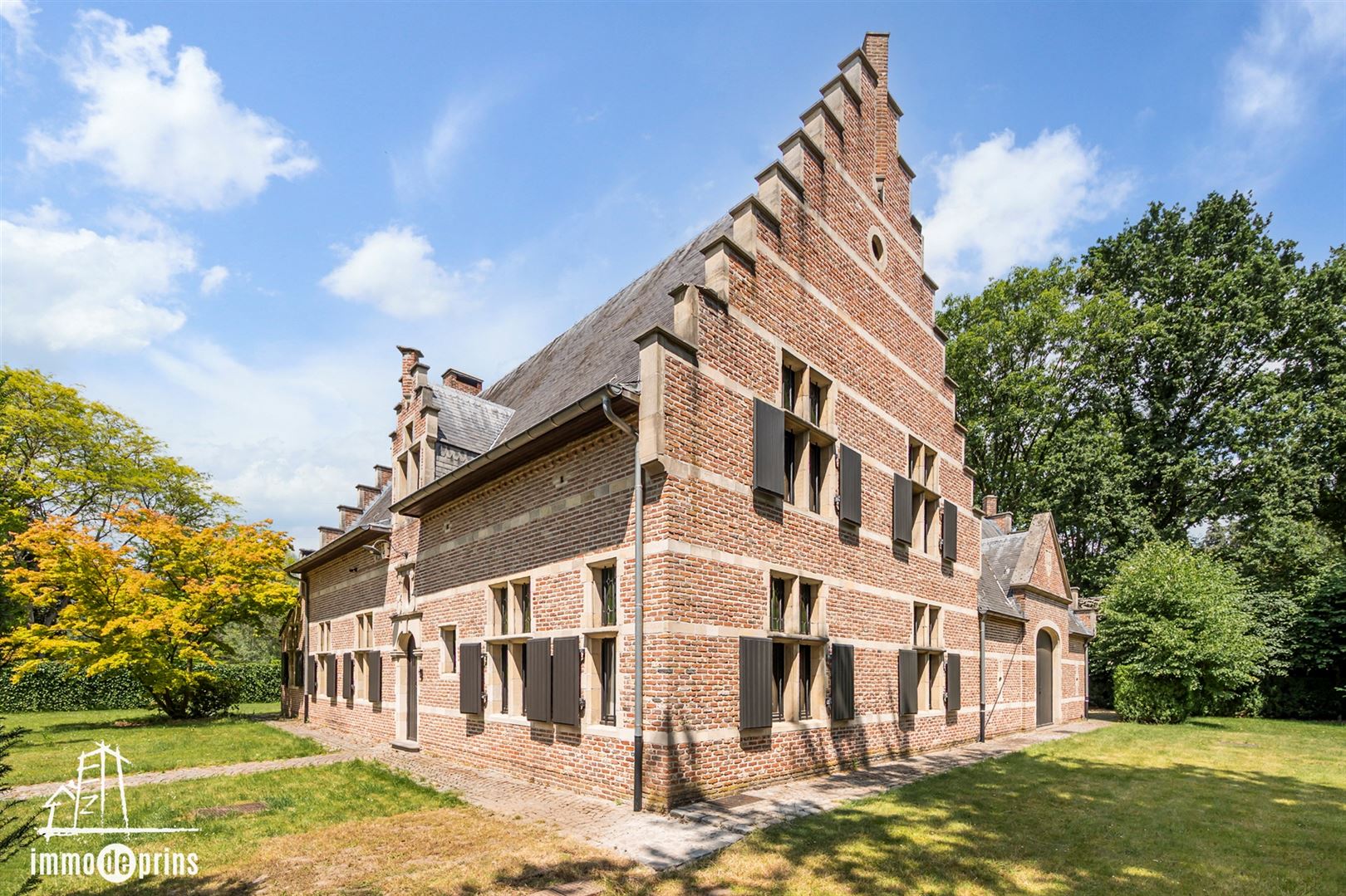 Ruime villa in residentiele wijk foto 3