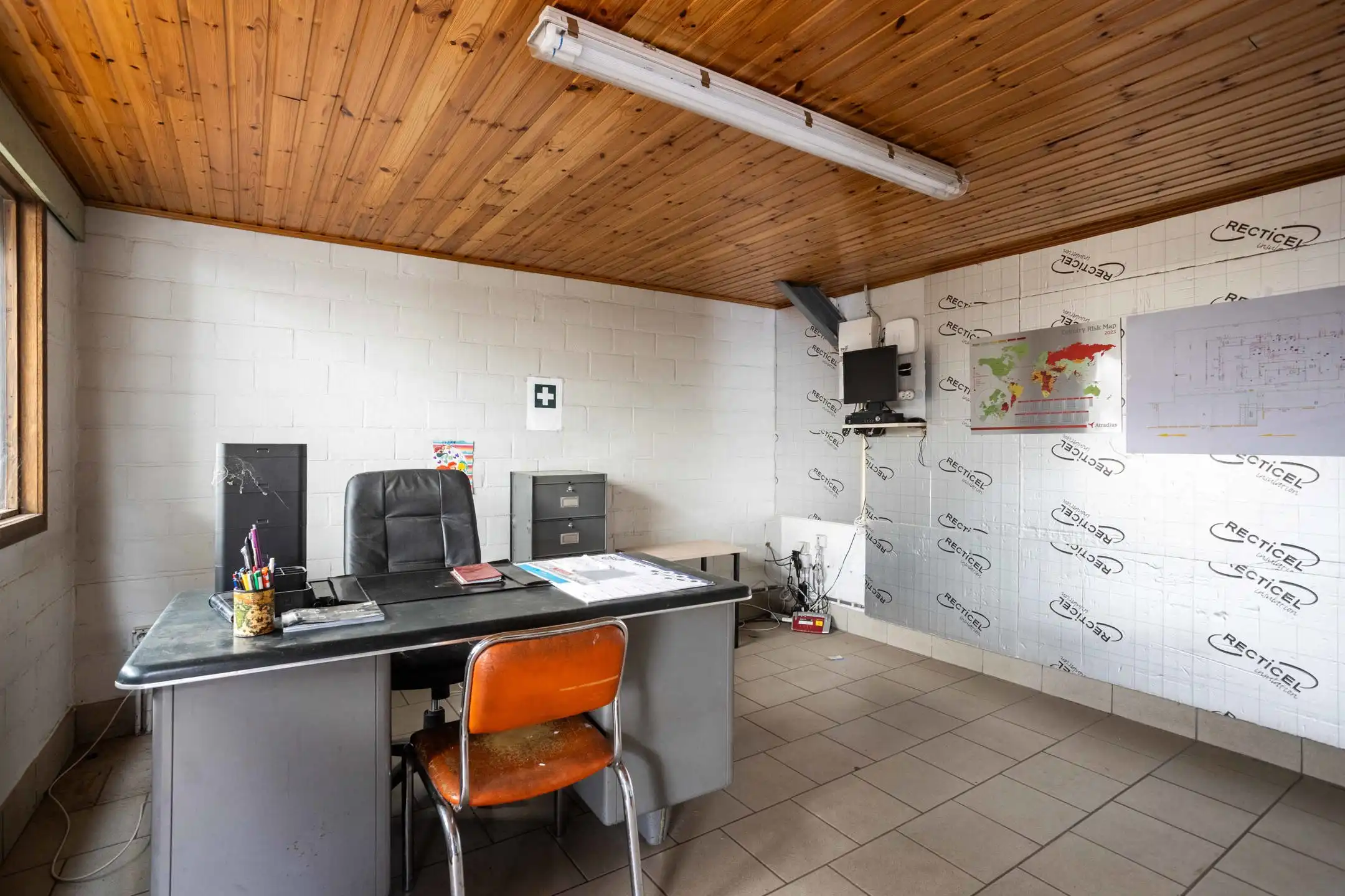 Industriegebouw met ruime industriegrond te koop in Ronse foto 10