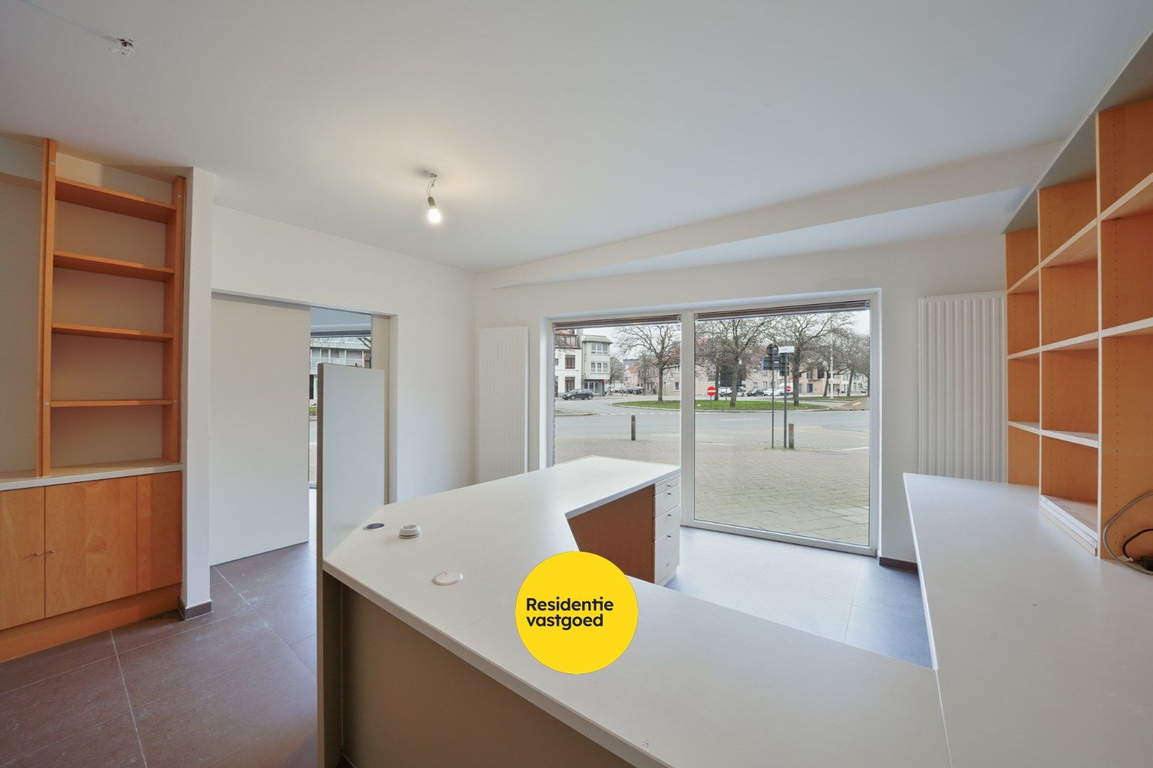 Instapklaar handelsgelijkvloers met sterke visibiliteit te Oostende foto 5