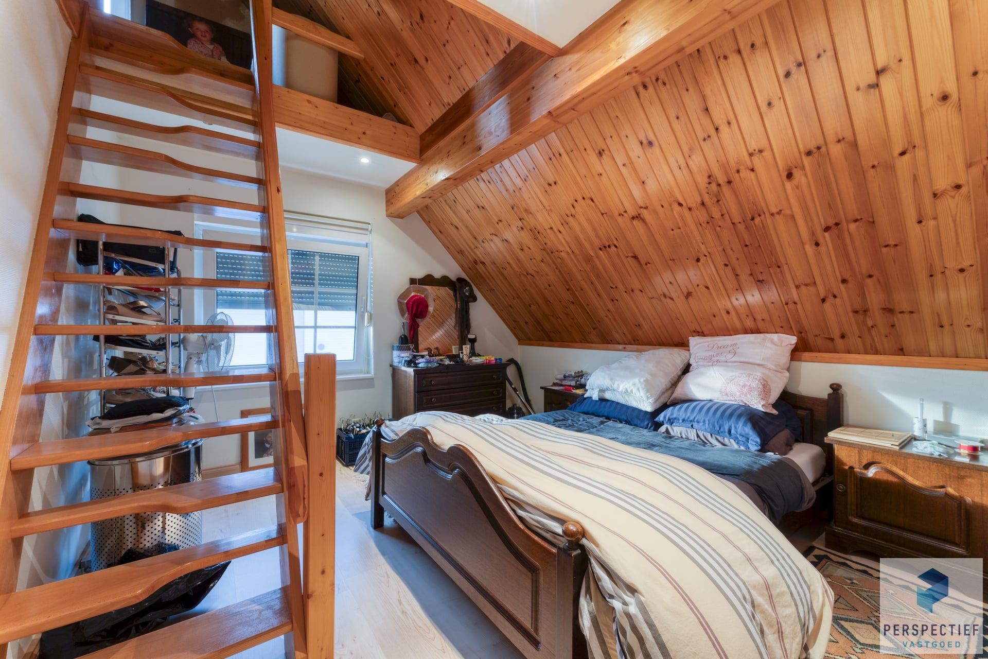 Statige, ruime villa met loods en ingerichte studio in een rustige omgeving foto 17