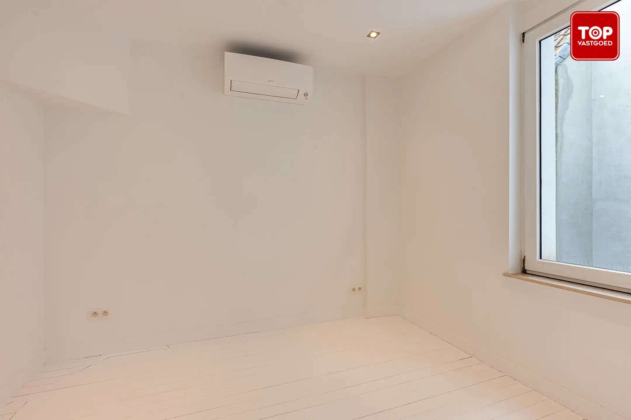 Totaal gerenoveerde woning met EPC B. foto 21