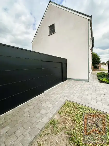 Instapklare gezinswoning met 4 slaapkamers, mooie grote tuin en ruime parkeermogelijkheden foto 3