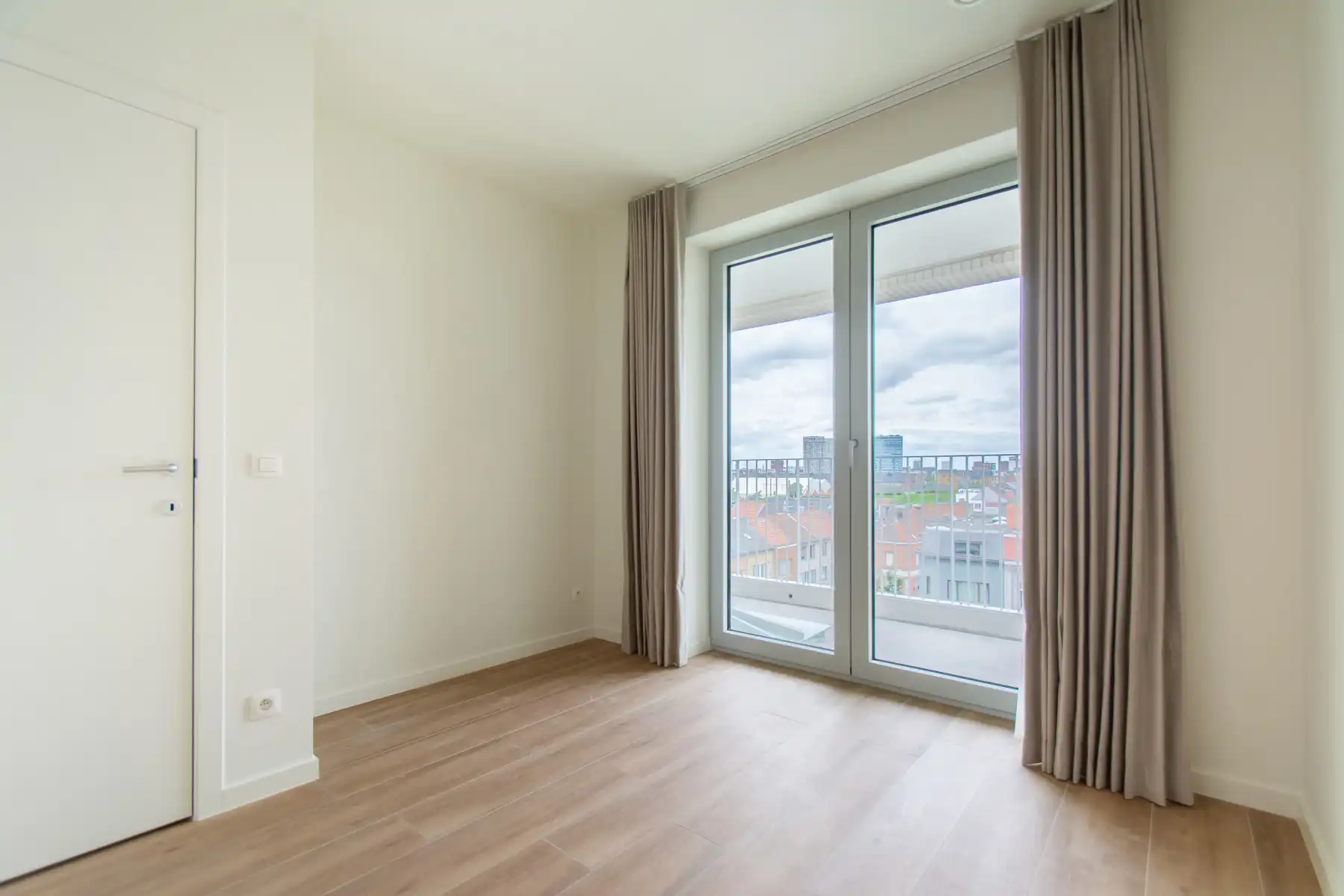 Lichtrijk nieuwbouw duplex met 2 kamers en 2 terrassen foto 10