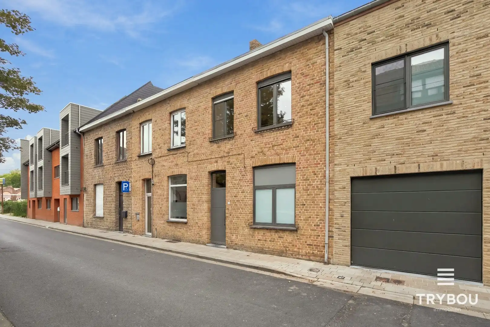 Ruime rijwoning in het centrum van Ieper! foto 2