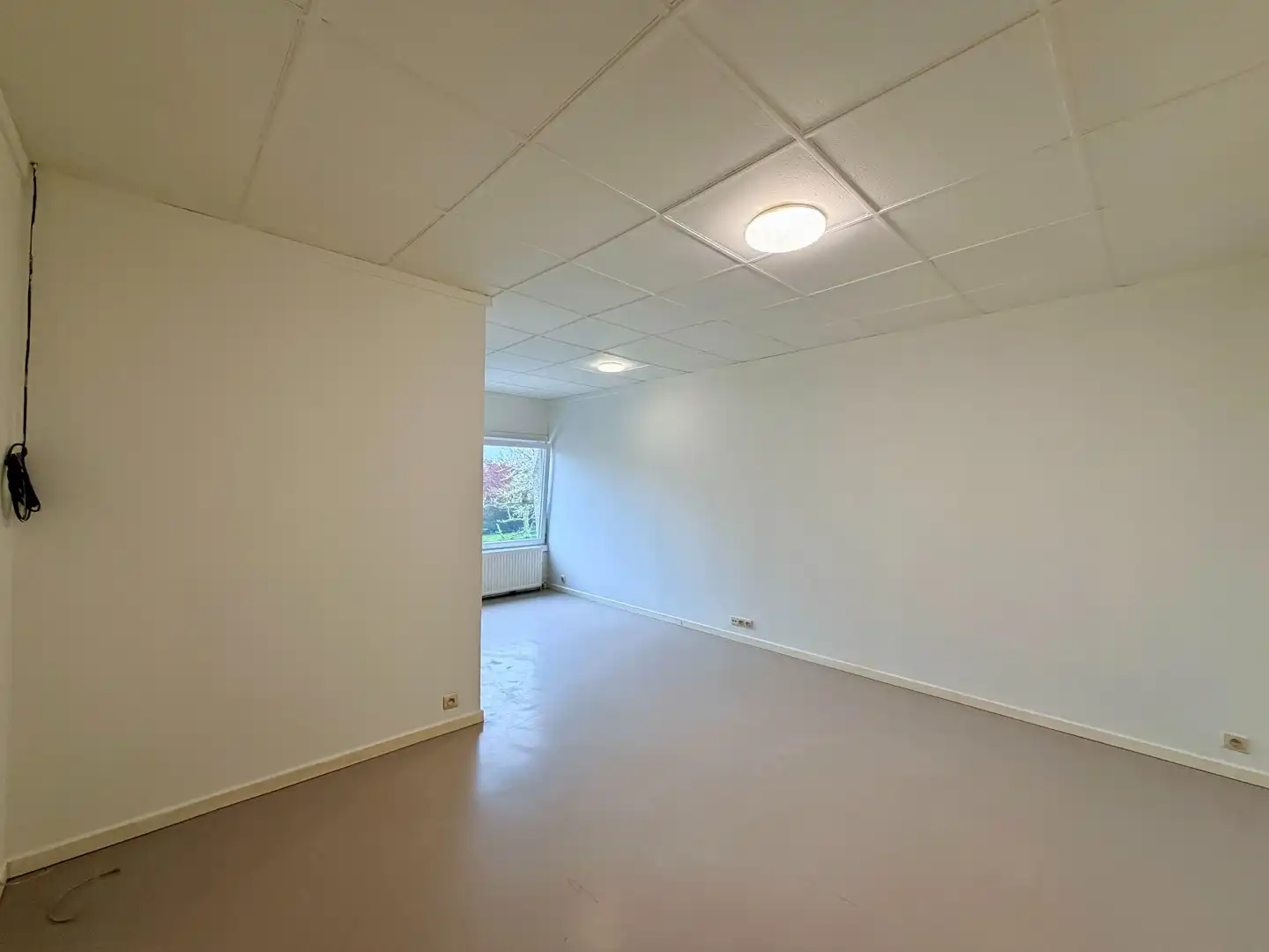 Recent opgefrist appartement met 2 slaapkamers te Gits! foto 3