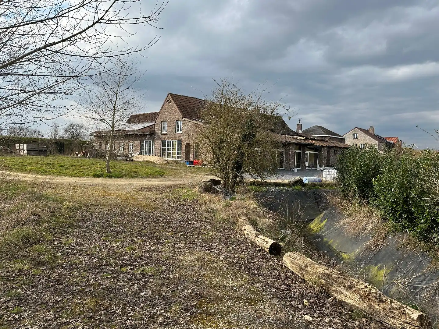 Unieke woning met enorm potentieel op perceel van 96 Are foto 5