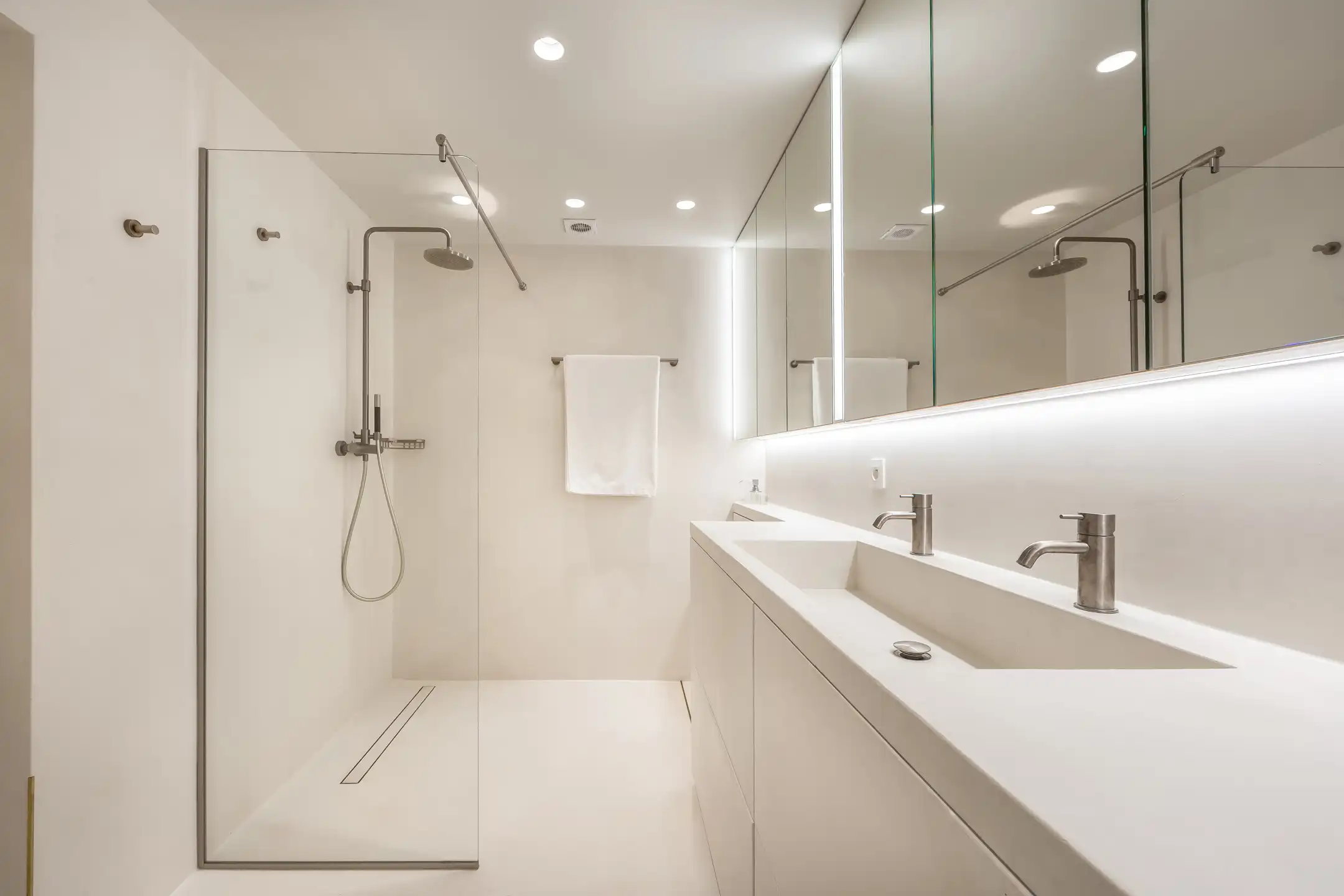 Luxueus gerenoveerd 3slpk appartement met frontaal zeezicht foto 26