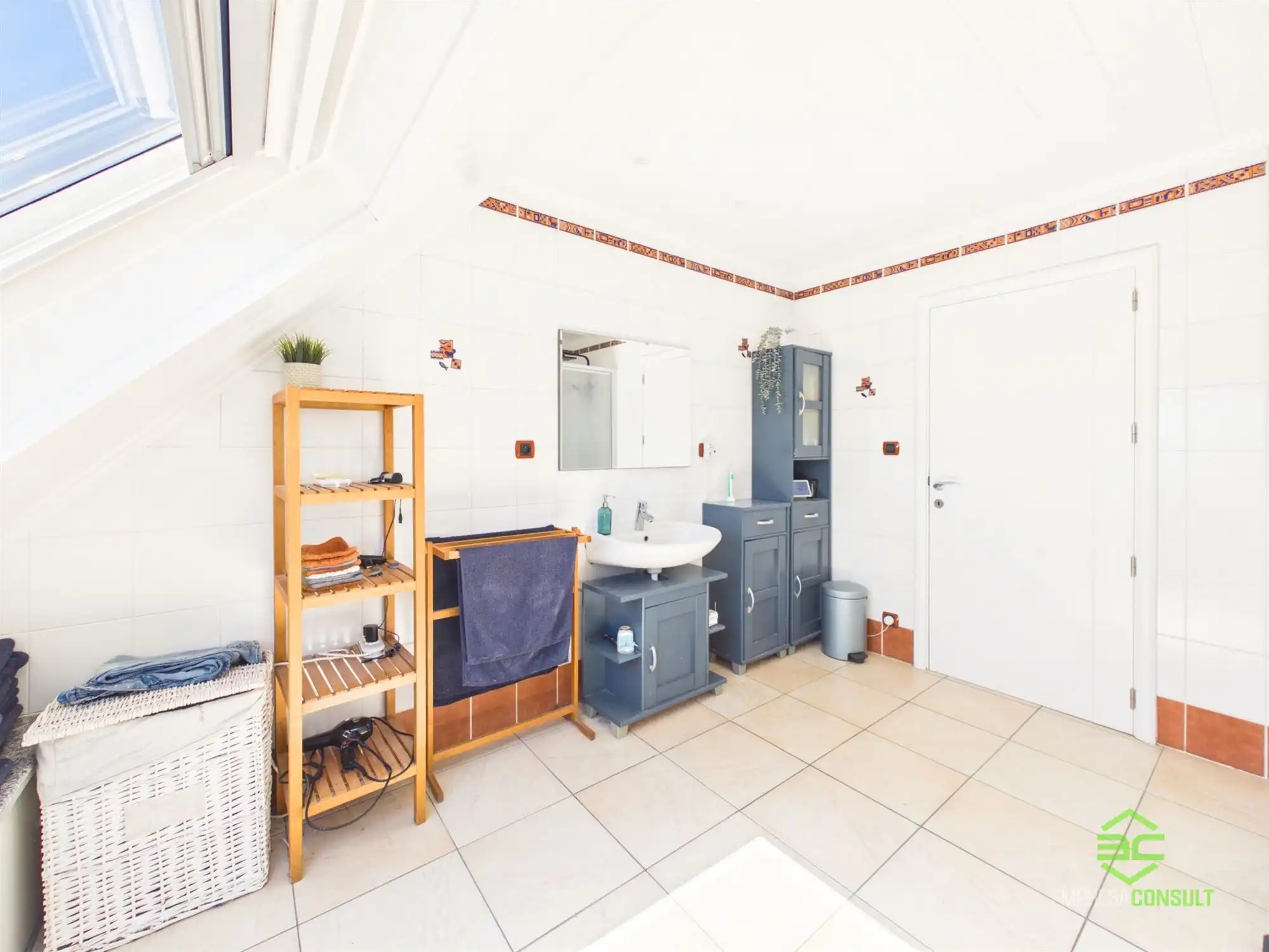 Ruime woning met 4/5 slpk en dubbele garage op 12a 50ca! foto 20