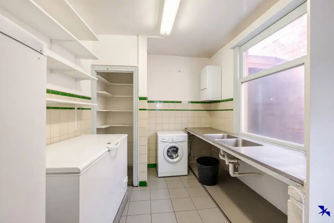 Gebouw voor gemengd gebruik: handelsruimte met 2 appartementen foto 7