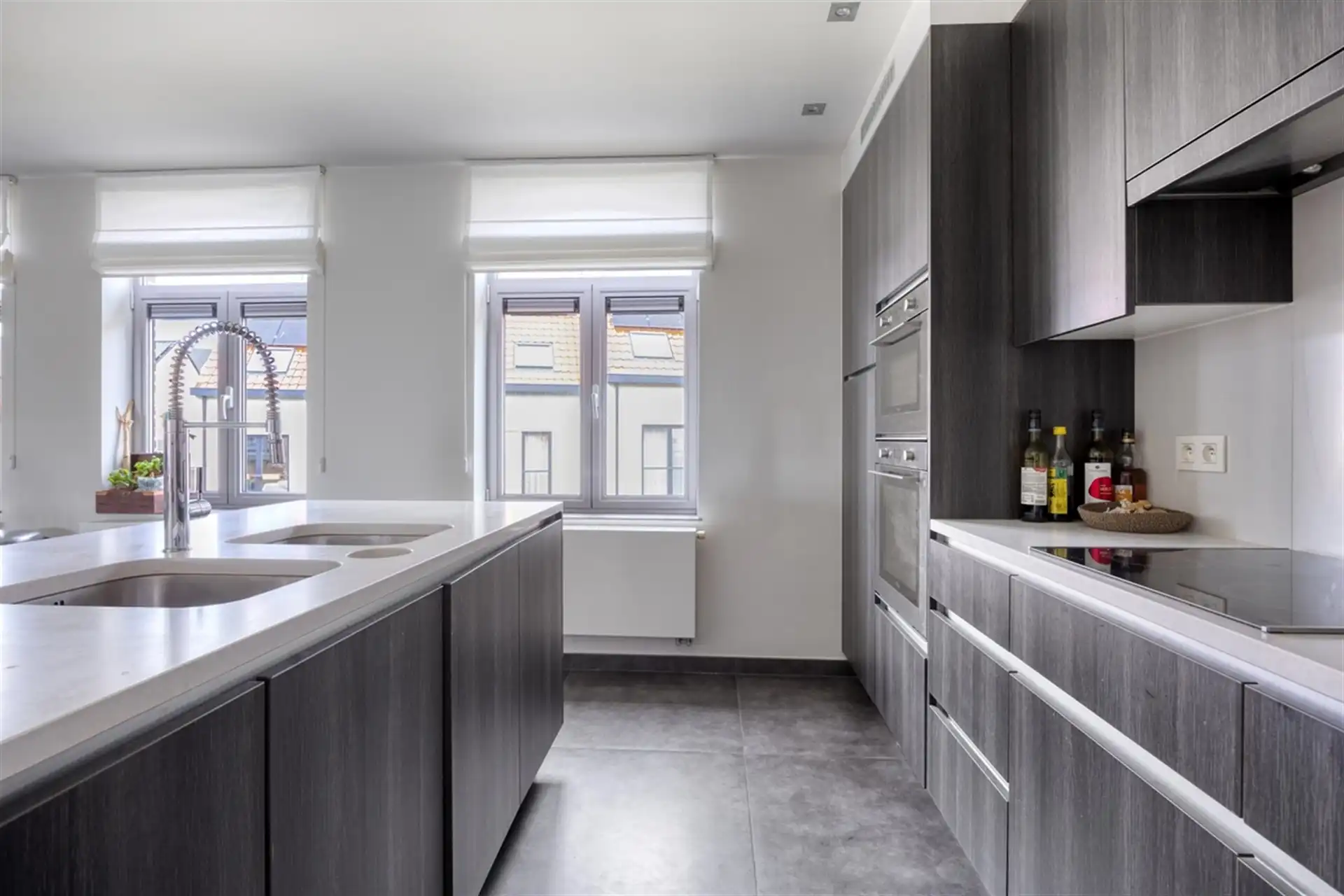 Instapklaar duplex penthouse inclusief twee parkeerplaatsen, met groen uitzicht in het centrum van Ottenburg. foto 8