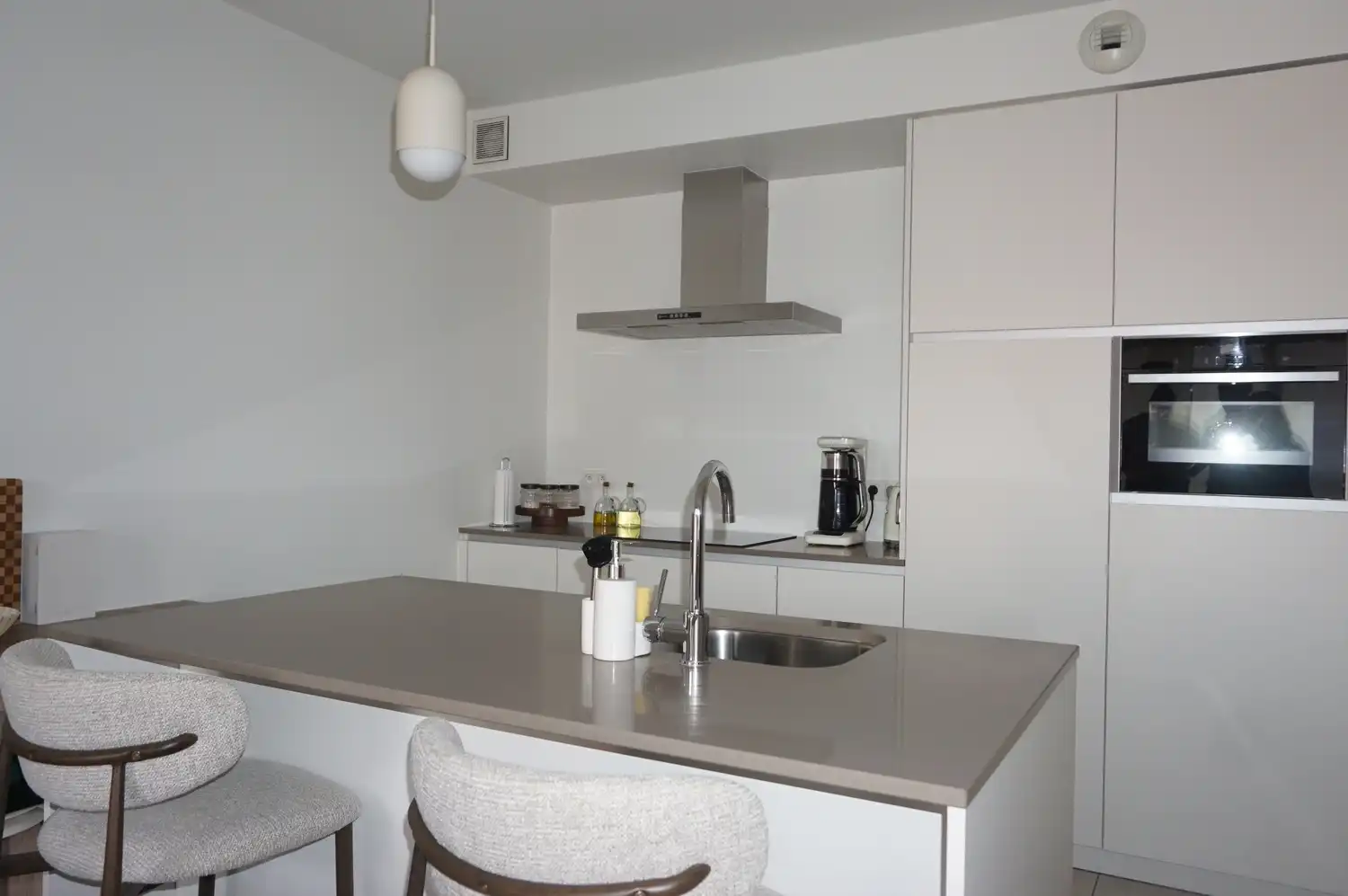 Instapklaar 2-slaapkamerappartement met zonnig terras in hartje Beringen foto 5