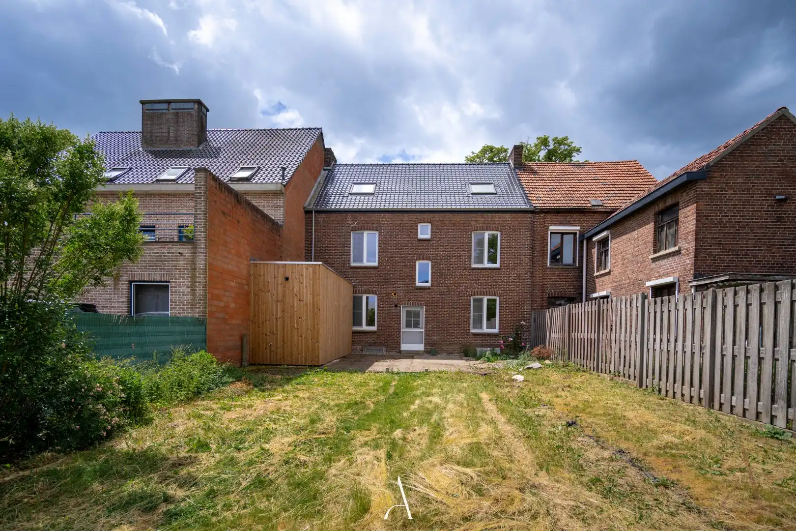 Volledig gerenoveerde stadswoning van 269 m² met 6 slaapkamers en carport in het centrum van Maaseik foto 23