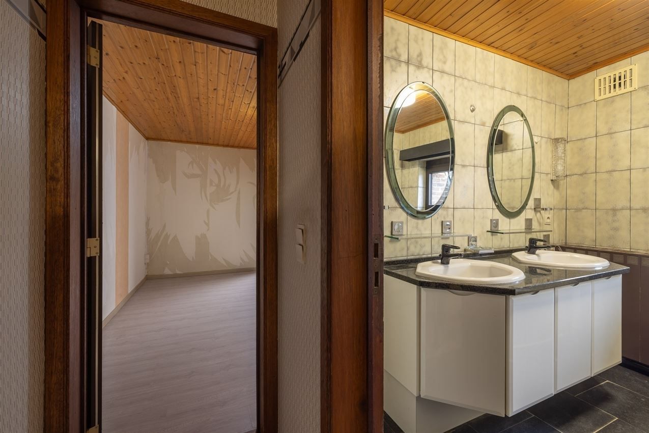 Ruim huis met praktijkruimte en 4 slaapkamers foto 25