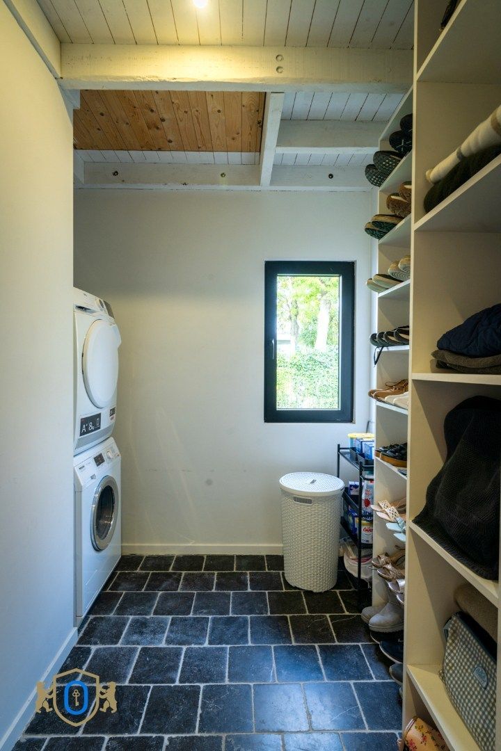 Halfopen 3-slpkr woning met tuin & carport foto 17